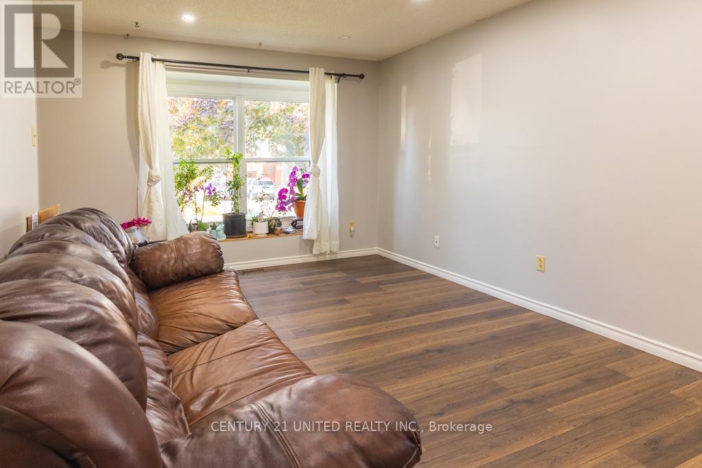 1141 Huntington Circle, Peterborough West (South), Ontario  K9K 2B1 - Photo 4 - X12297814