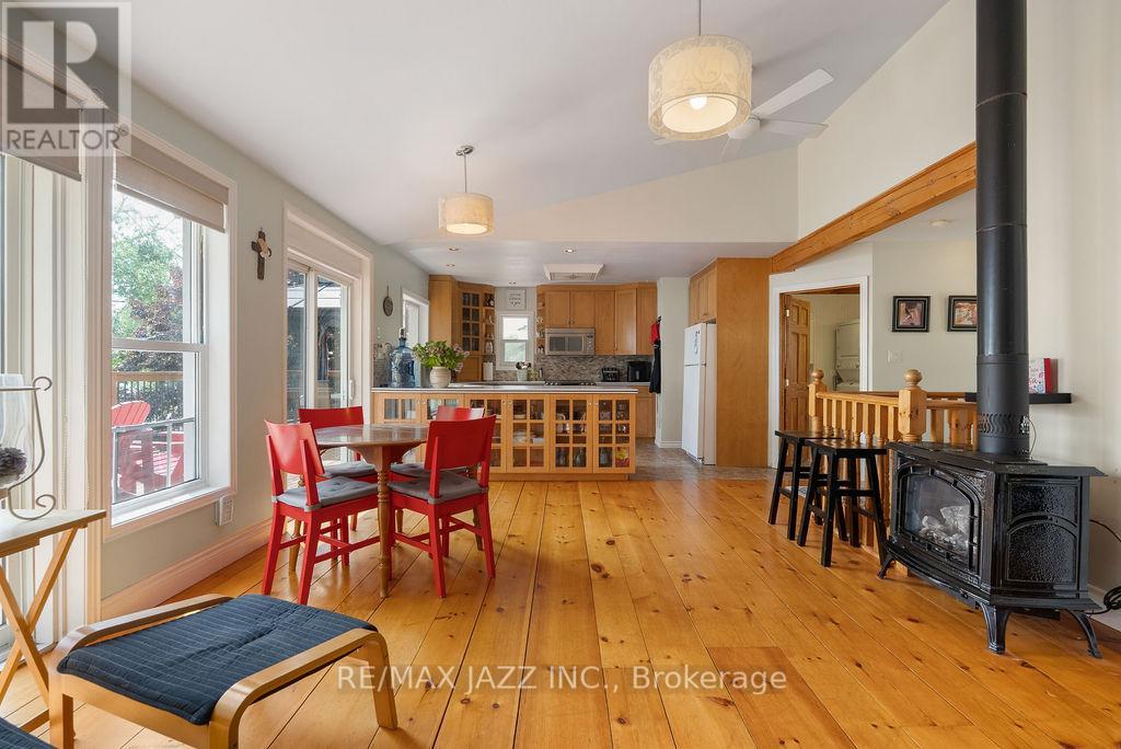 44 Butternut Drive, Kawartha Lakes (Fenelon), Ontario  K9V 4R1 - Photo 10 - X12298592