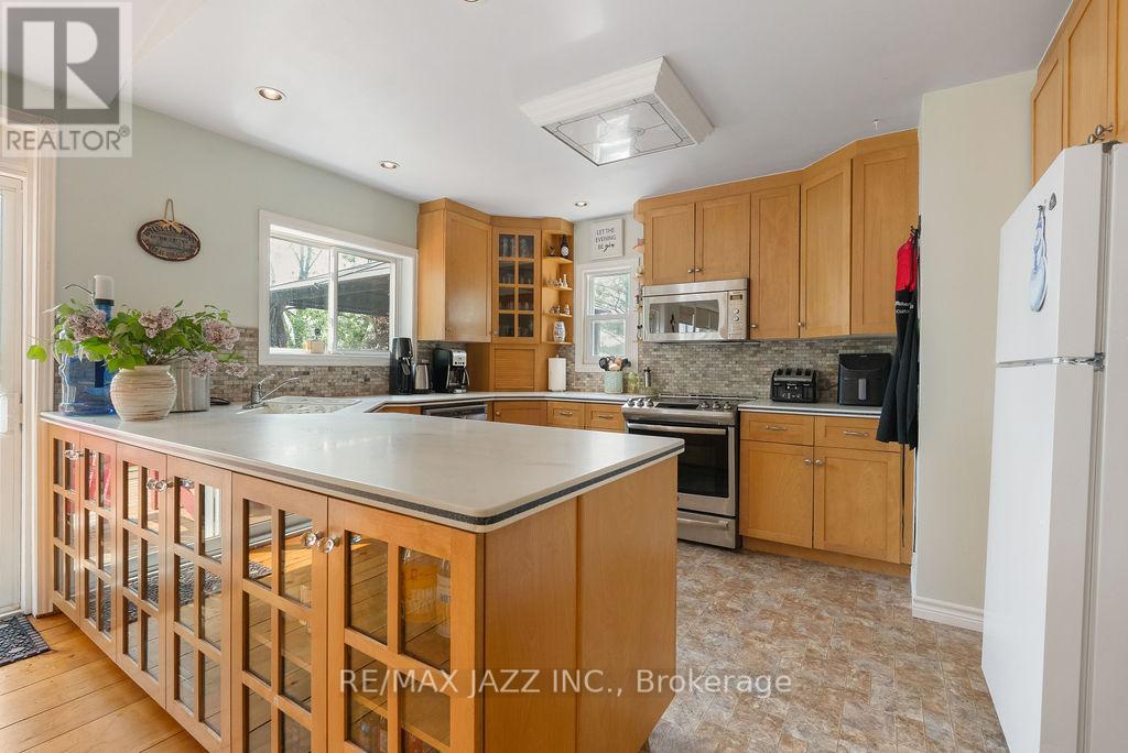 44 Butternut Drive, Kawartha Lakes (Fenelon), Ontario  K9V 4R1 - Photo 12 - X12298592