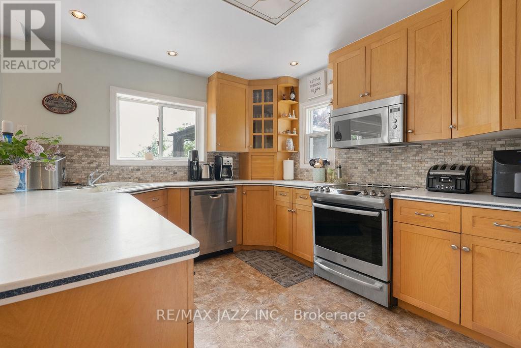 44 Butternut Drive, Kawartha Lakes (Fenelon), Ontario  K9V 4R1 - Photo 14 - X12298592