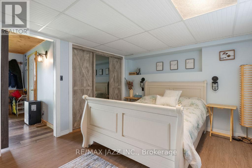 44 Butternut Drive, Kawartha Lakes (Fenelon), Ontario  K9V 4R1 - Photo 22 - X12298592