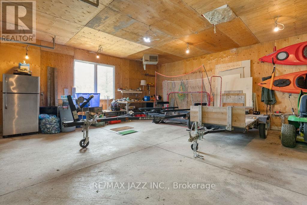 44 Butternut Drive, Kawartha Lakes (Fenelon), Ontario  K9V 4R1 - Photo 33 - X12298592