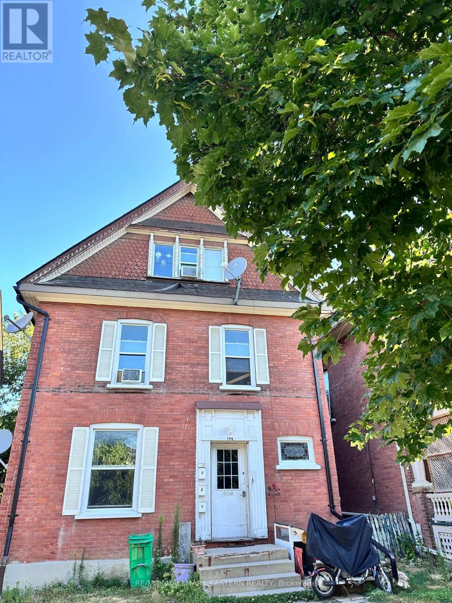194 London Street, Peterborough Central (North), Ontario  K9H 2Y9 - Photo 2 - X12299558