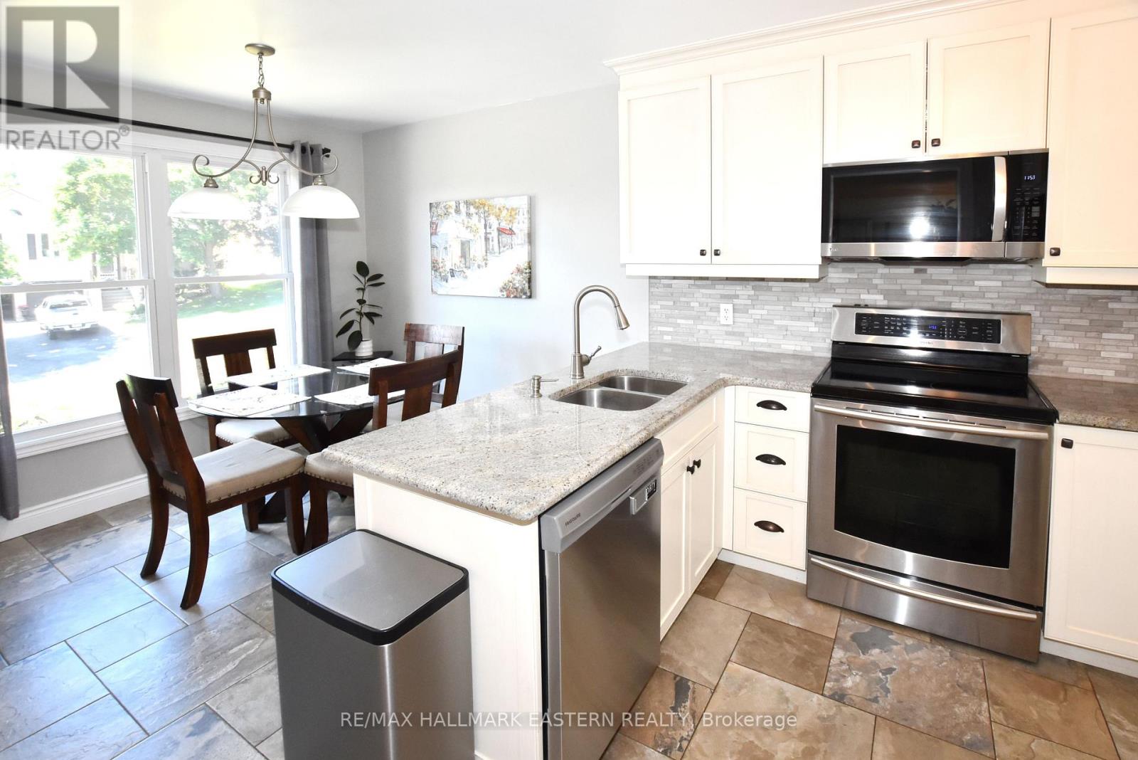 1362 Bobolink Court, Peterborough West (North), Ontario  K9K 2H9 - Photo 6 - X12299700