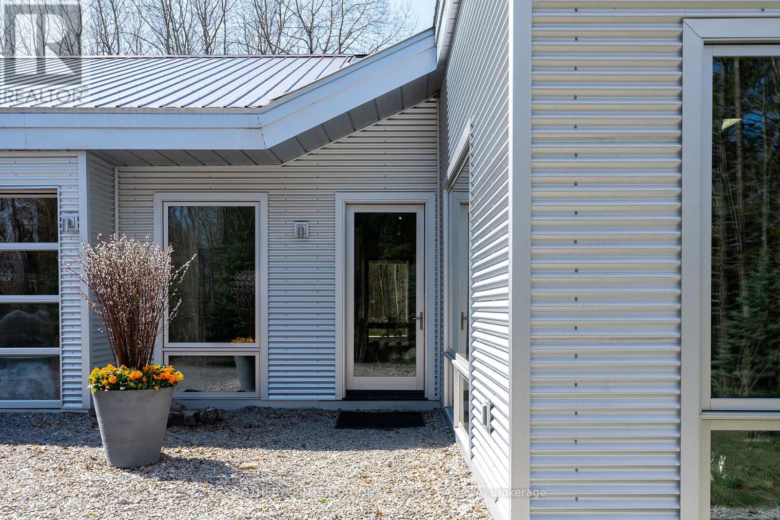 4556 Eagleson Line, Cavan Monaghan (Cavan-Monaghan), Ontario  L0A 1G0 - Photo 2 - X12299944