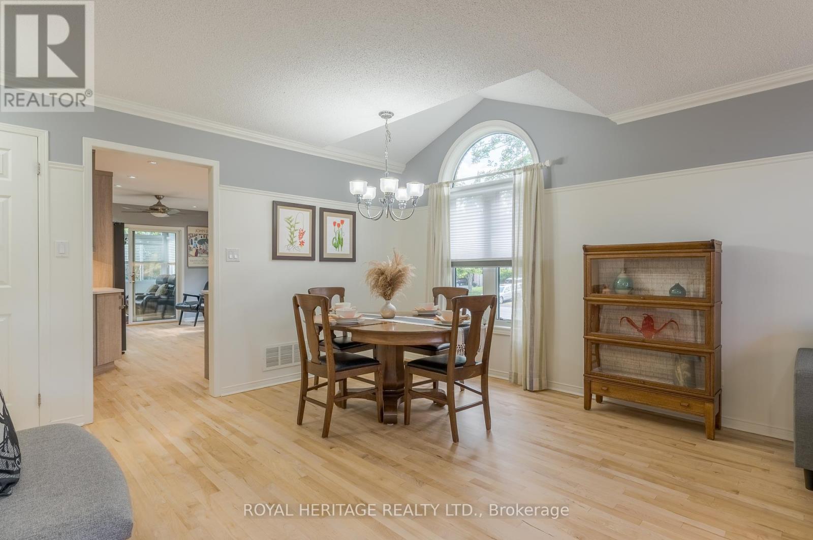 1943 Cherryhill Road, Peterborough West (Central), Ontario  K9K 2K5 - Photo 4 - X12301579