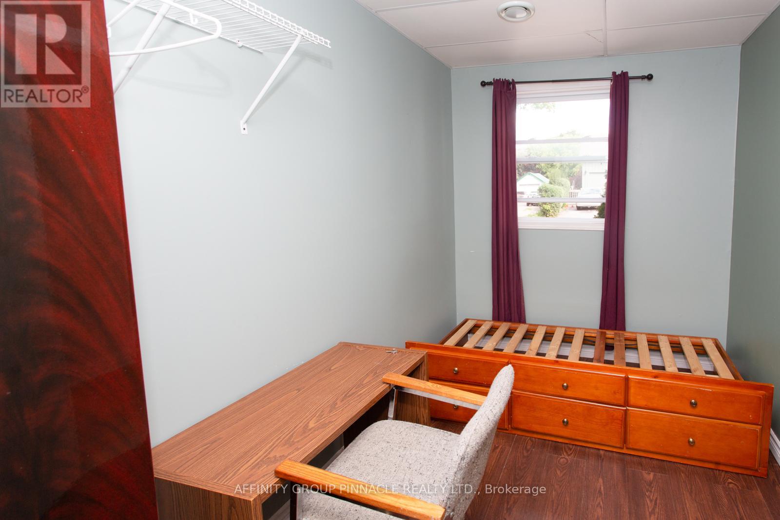 103 Durham Street W, Kawartha Lakes (Lindsay), Ontario  K9V 2R2 - Photo 12 - X12301741