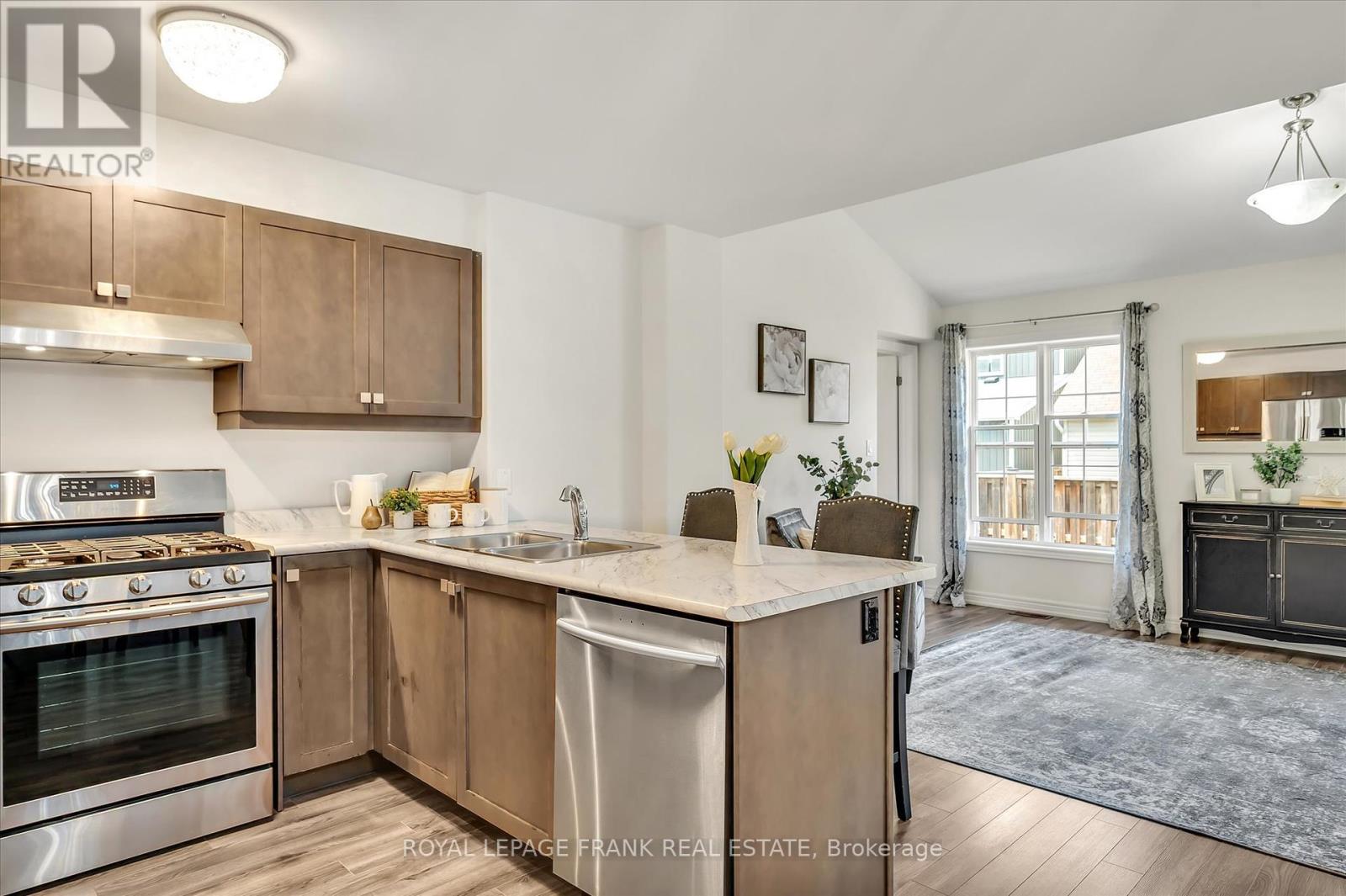 562 Grange Way, Peterborough North (North), Ontario  K9H 0G5 - Photo 5 - X12301812
