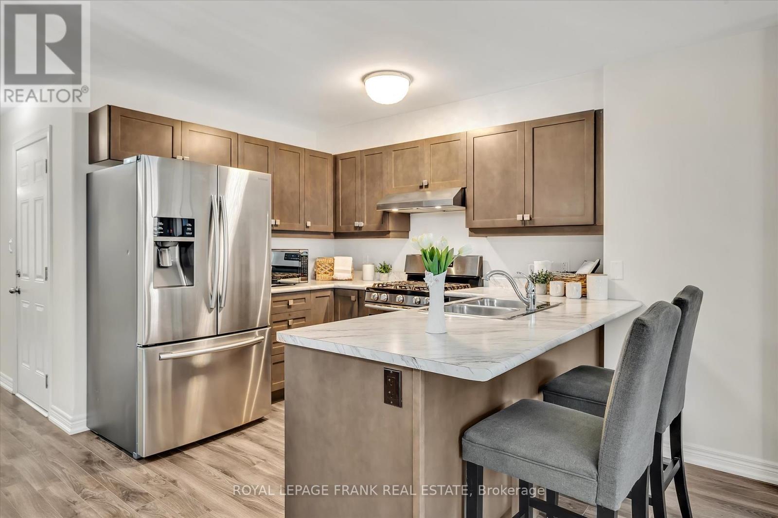 562 Grange Way, Peterborough North (North), Ontario  K9H 0G5 - Photo 6 - X12301812