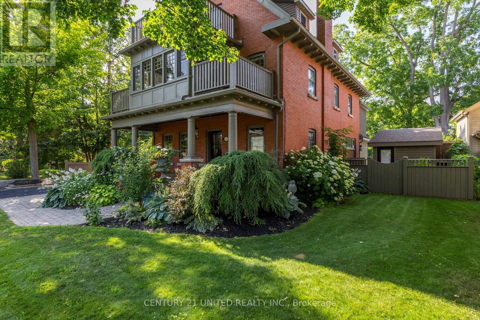 466 Weller Street, Peterborough Central (Old West End), Ontario  K9H 2N6 - Photo 4 - X12302790