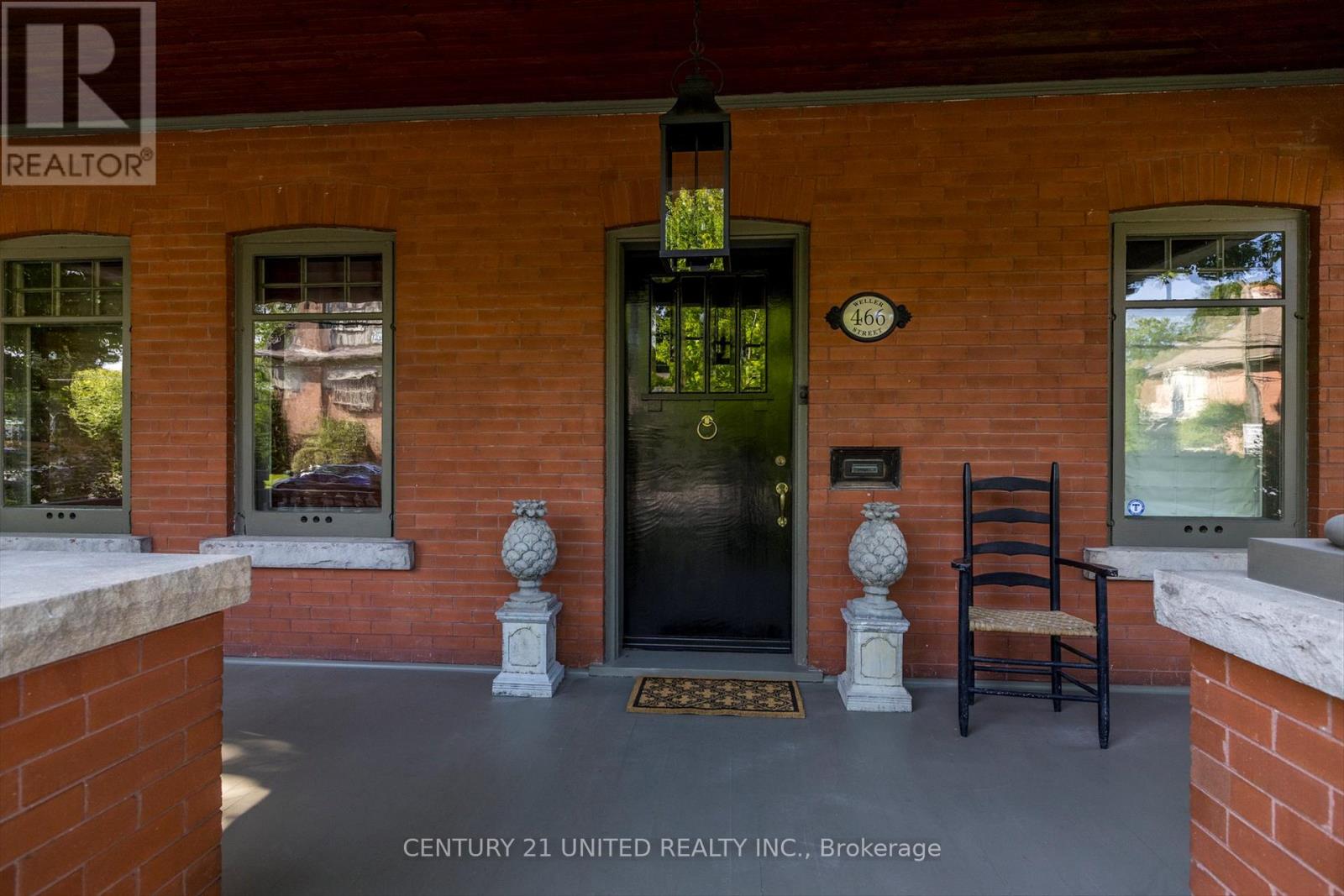 466 Weller Street, Peterborough Central (Old West End), Ontario  K9H 2N6 - Photo 6 - X12302790