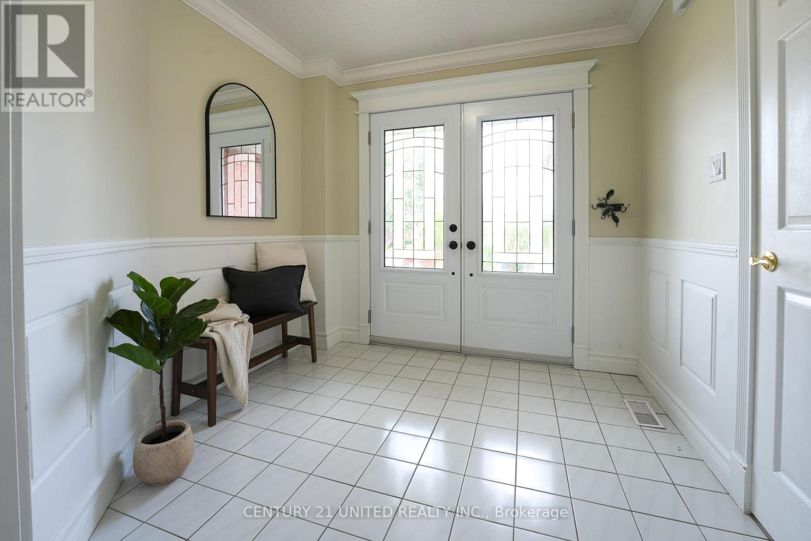569 Westman Avenue, Peterborough West (South), Ontario  K9K 2H3 - Photo 2 - X12302962