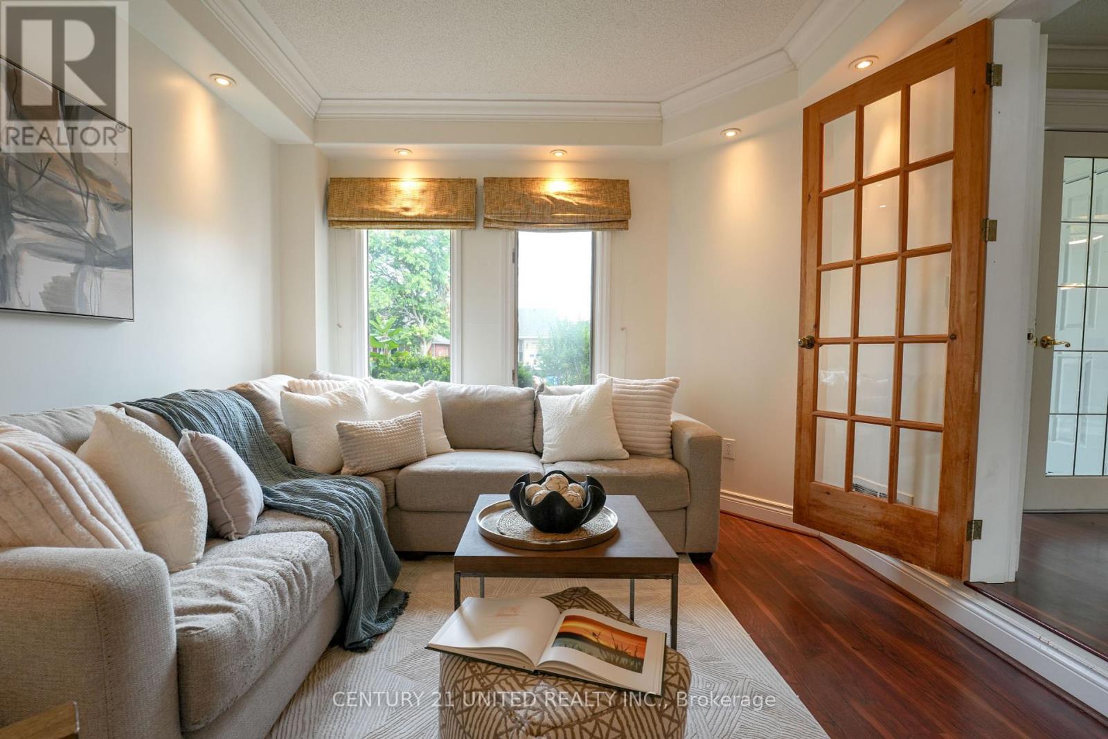 569 Westman Avenue, Peterborough West (South), Ontario  K9K 2H3 - Photo 4 - X12302962