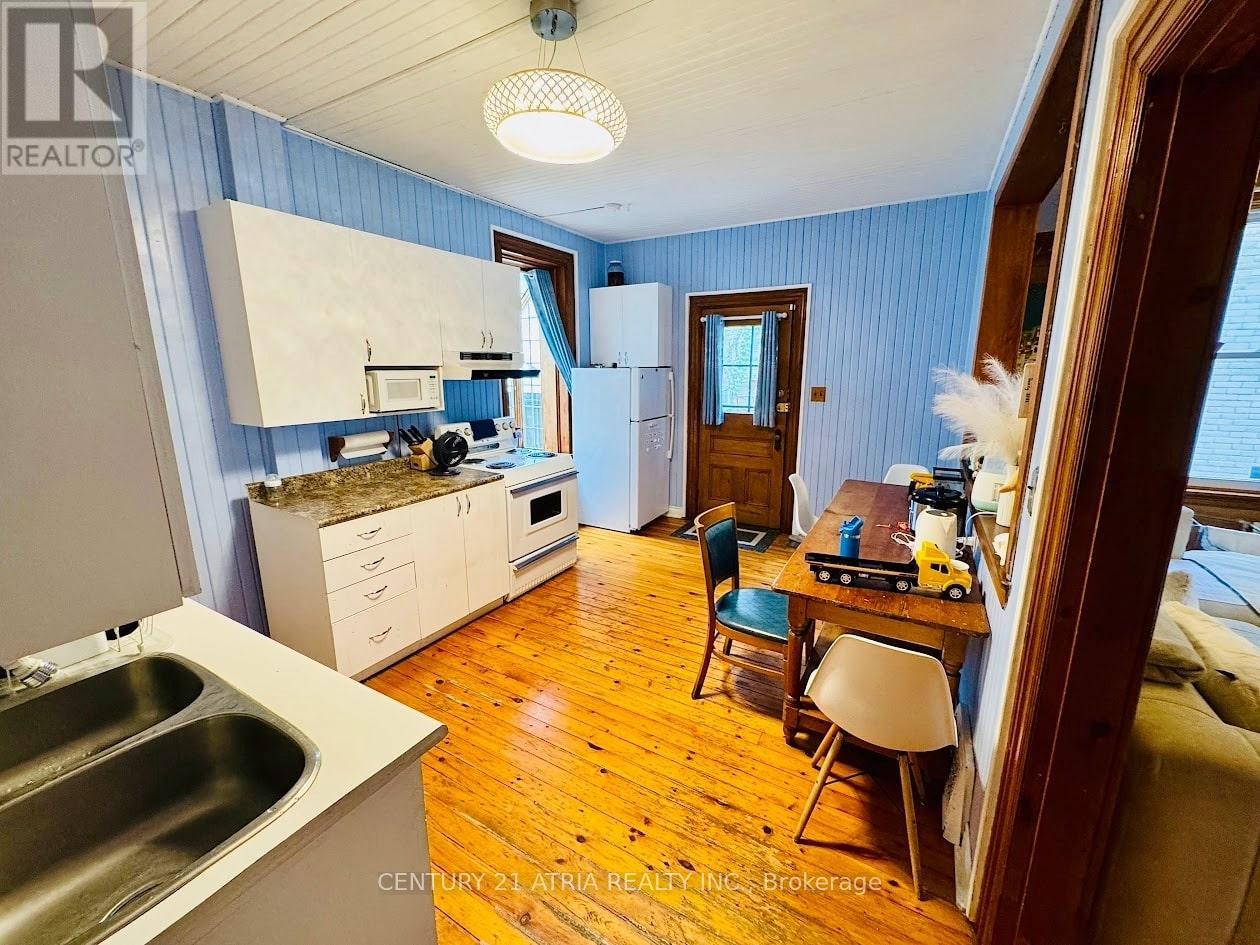 208 Park Street N, Peterborough Central (South), Ontario  K9J 3P8 - Photo 5 - X12302858