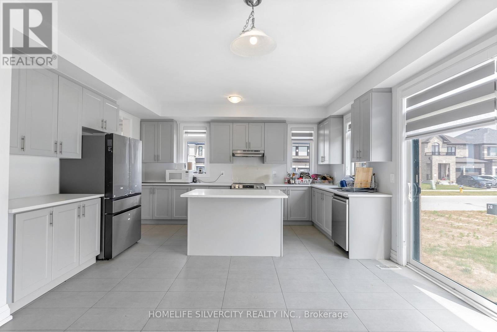 34 Mckay Avenue, Kawartha Lakes (Lindsay), Ontario  K9V 0R2 - Photo 19 - X12303118