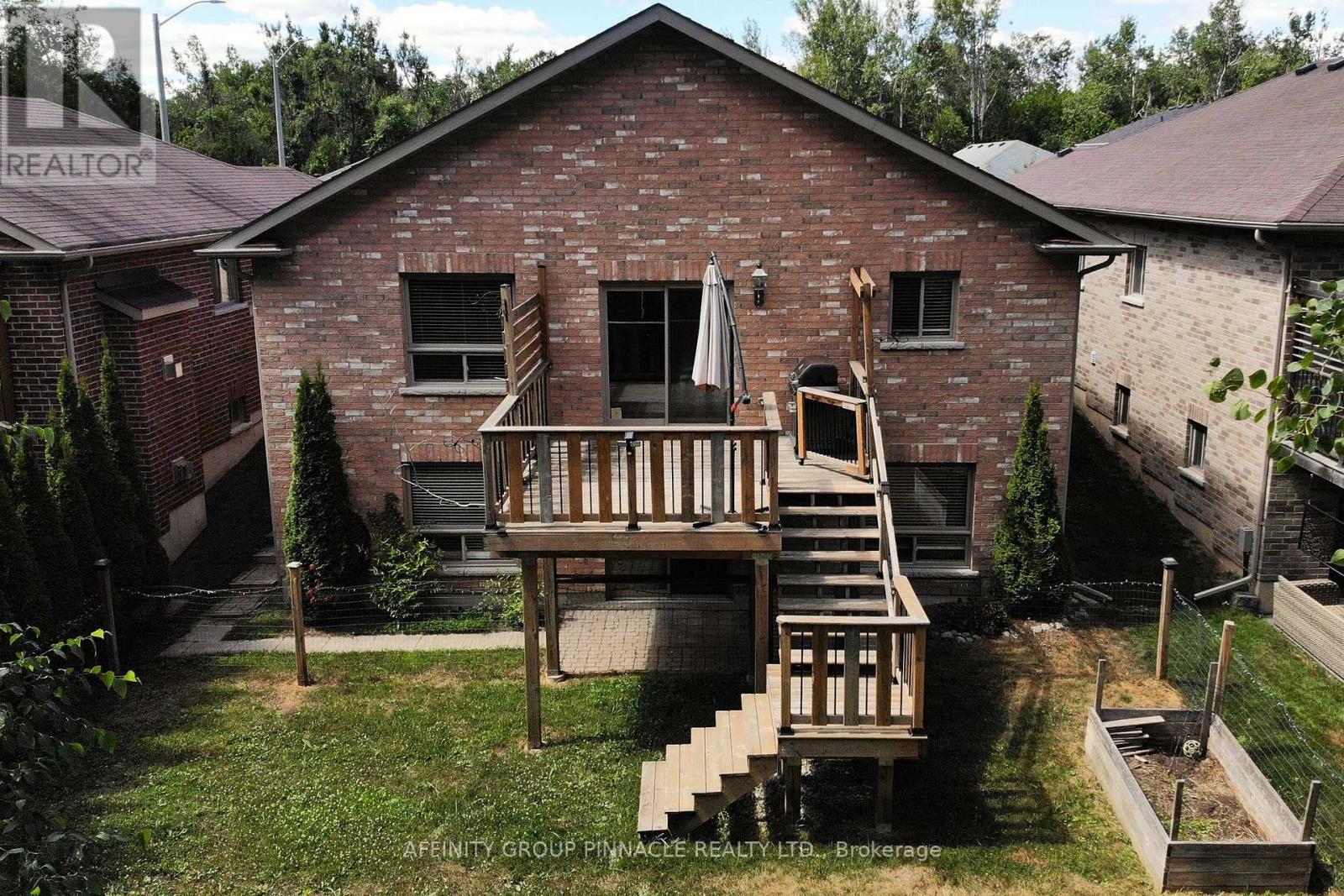 103 Cook Street, Kawartha Lakes (Lindsay), Ontario  K9V 0K8 - Photo 12 - X12303319