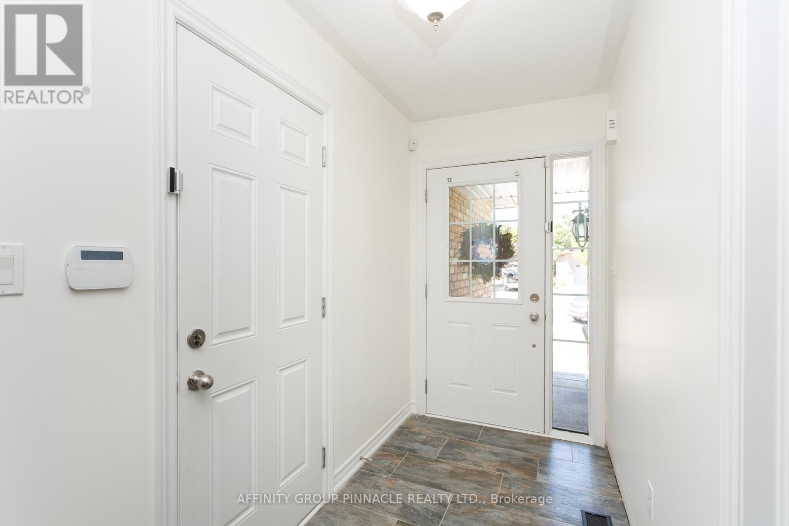 103 Cook Street, Kawartha Lakes (Lindsay), Ontario  K9V 0K8 - Photo 14 - X12303319