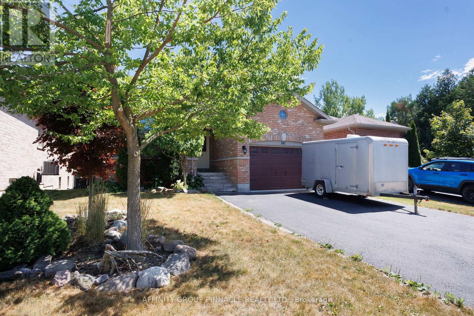 103 Cook Street, Kawartha Lakes (Lindsay), Ontario  K9V 0K8 - Photo 2 - X12303319