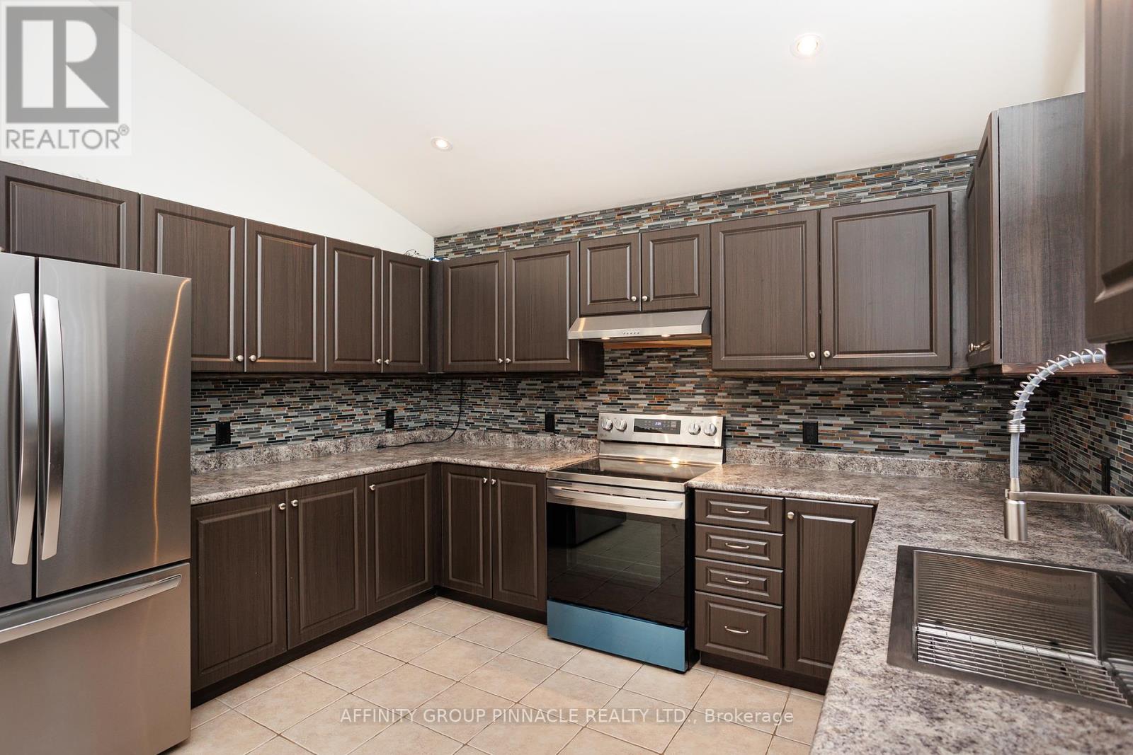 103 Cook Street, Kawartha Lakes (Lindsay), Ontario  K9V 0K8 - Photo 28 - X12303319
