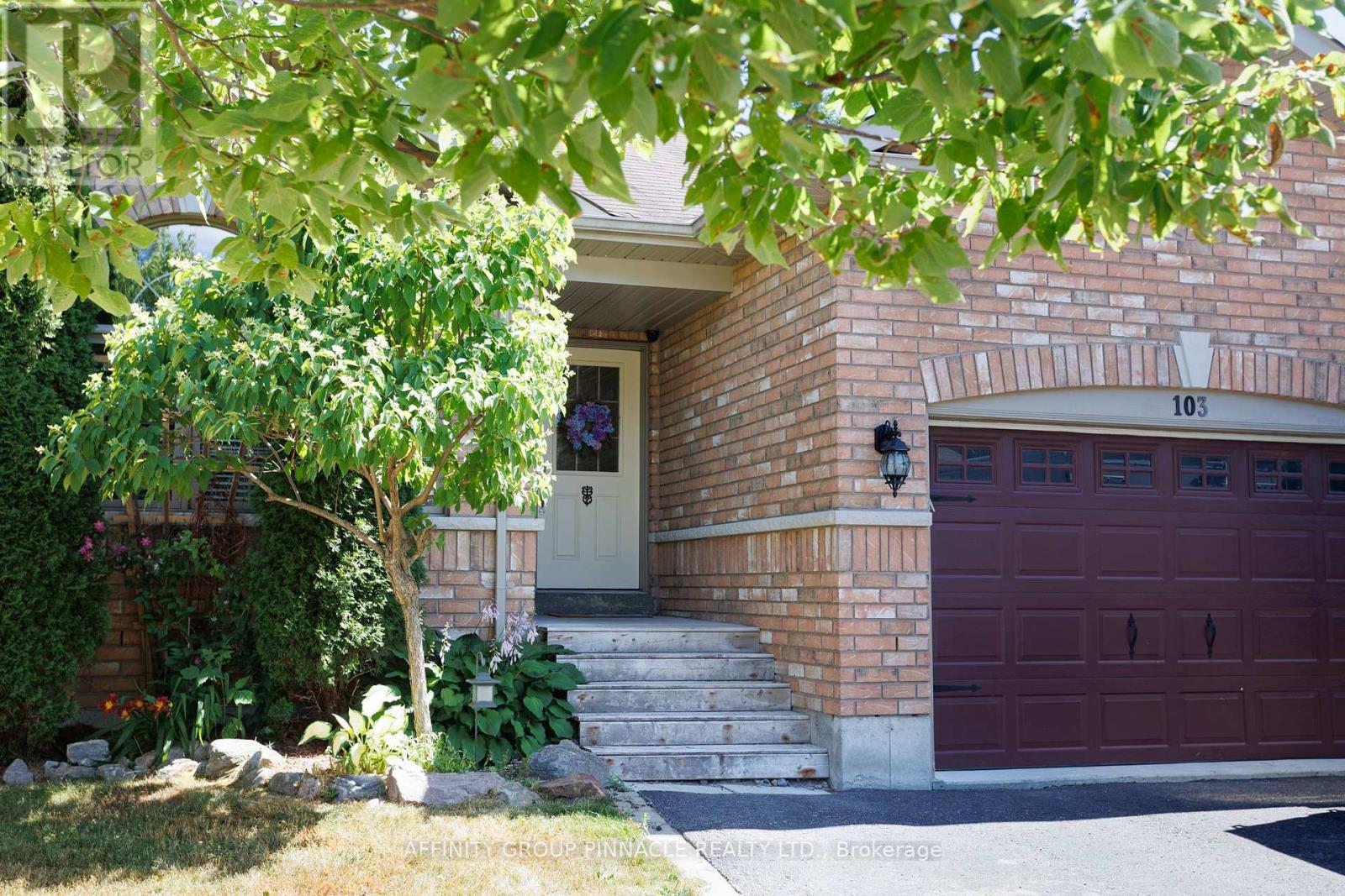 103 Cook Street, Kawartha Lakes (Lindsay), Ontario  K9V 0K8 - Photo 3 - X12303319