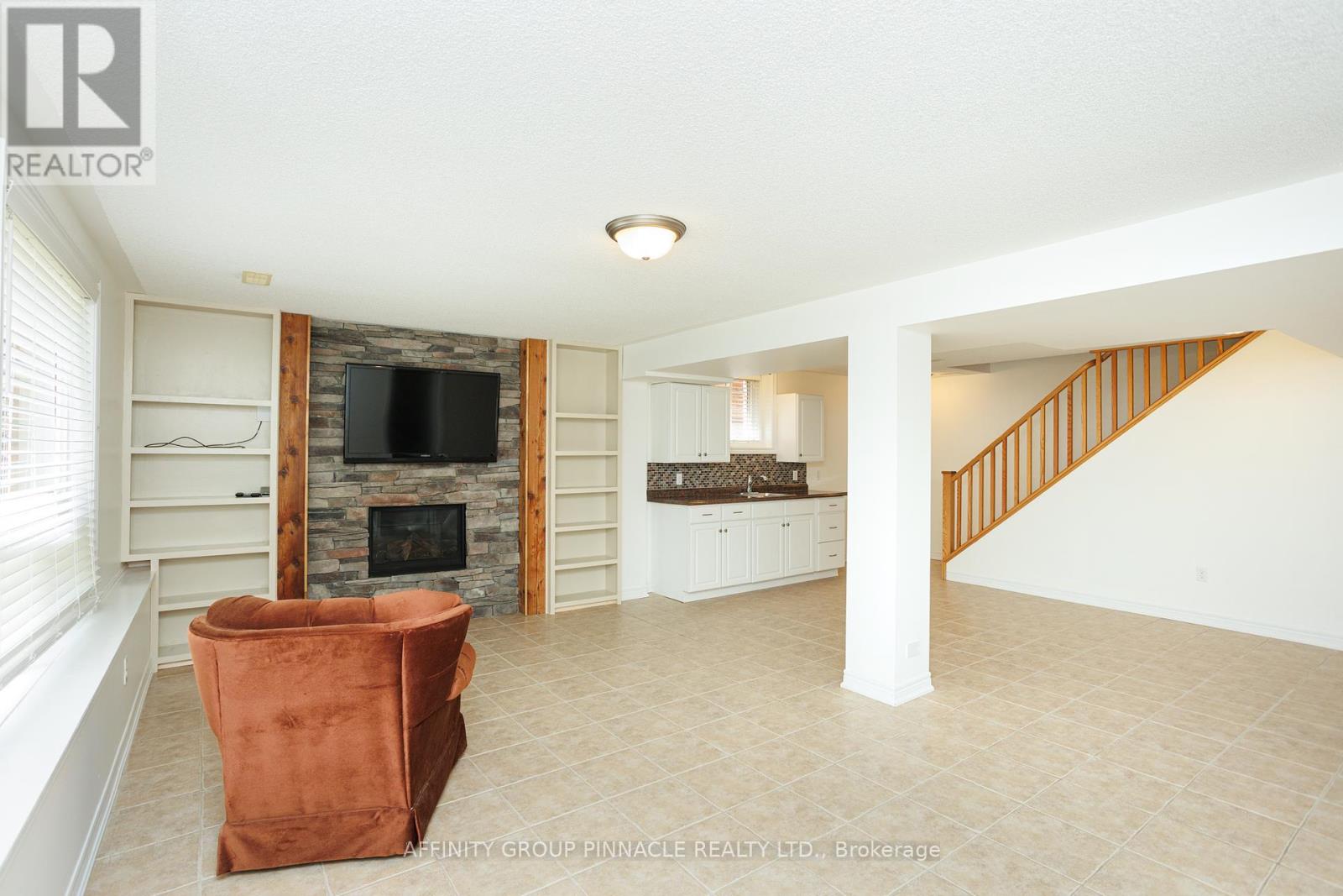 103 Cook Street, Kawartha Lakes (Lindsay), Ontario  K9V 0K8 - Photo 34 - X12303319