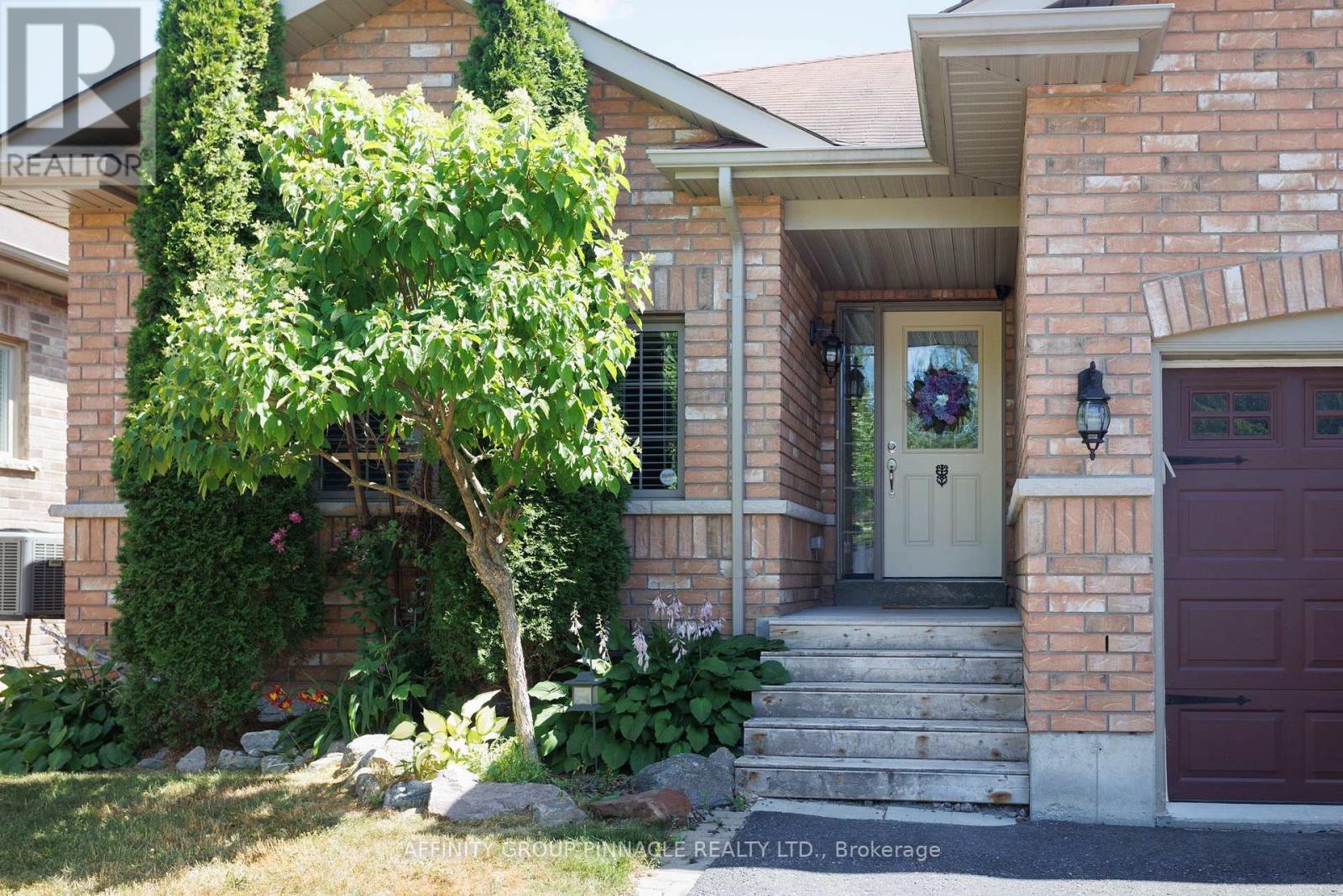103 Cook Street, Kawartha Lakes (Lindsay), Ontario  K9V 0K8 - Photo 4 - X12303319