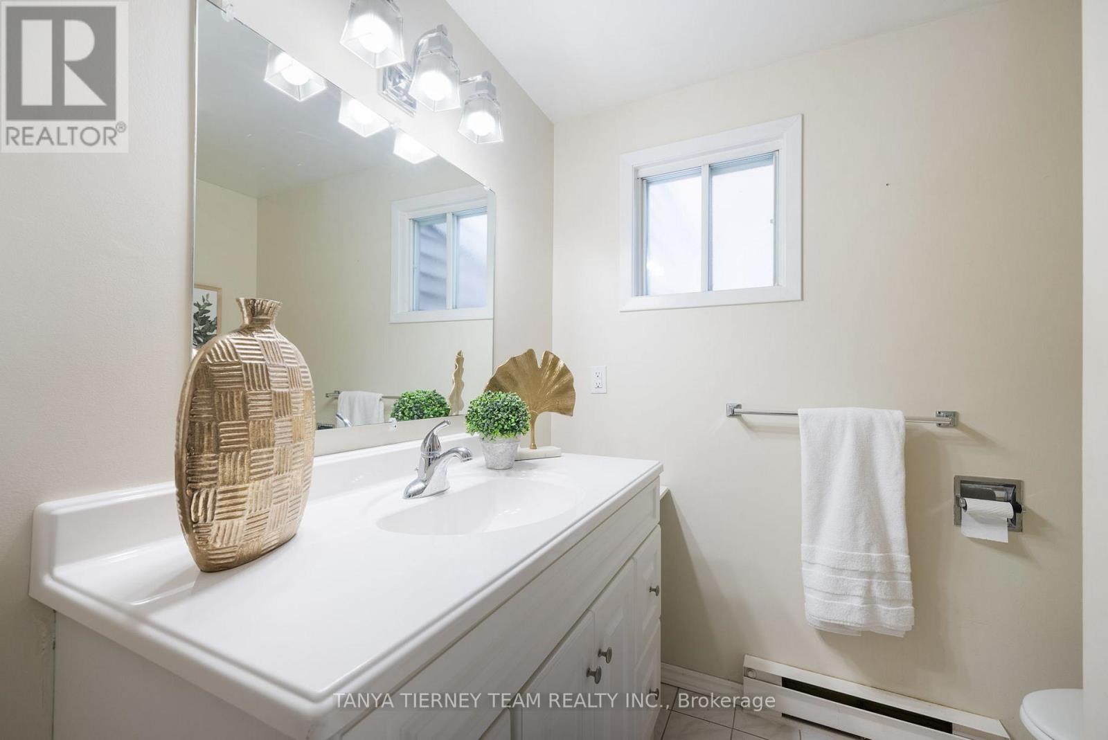 6 The Cove Road, Clarington (Newcastle), Ontario  L1B 1B9 - Photo 24 - E12303370