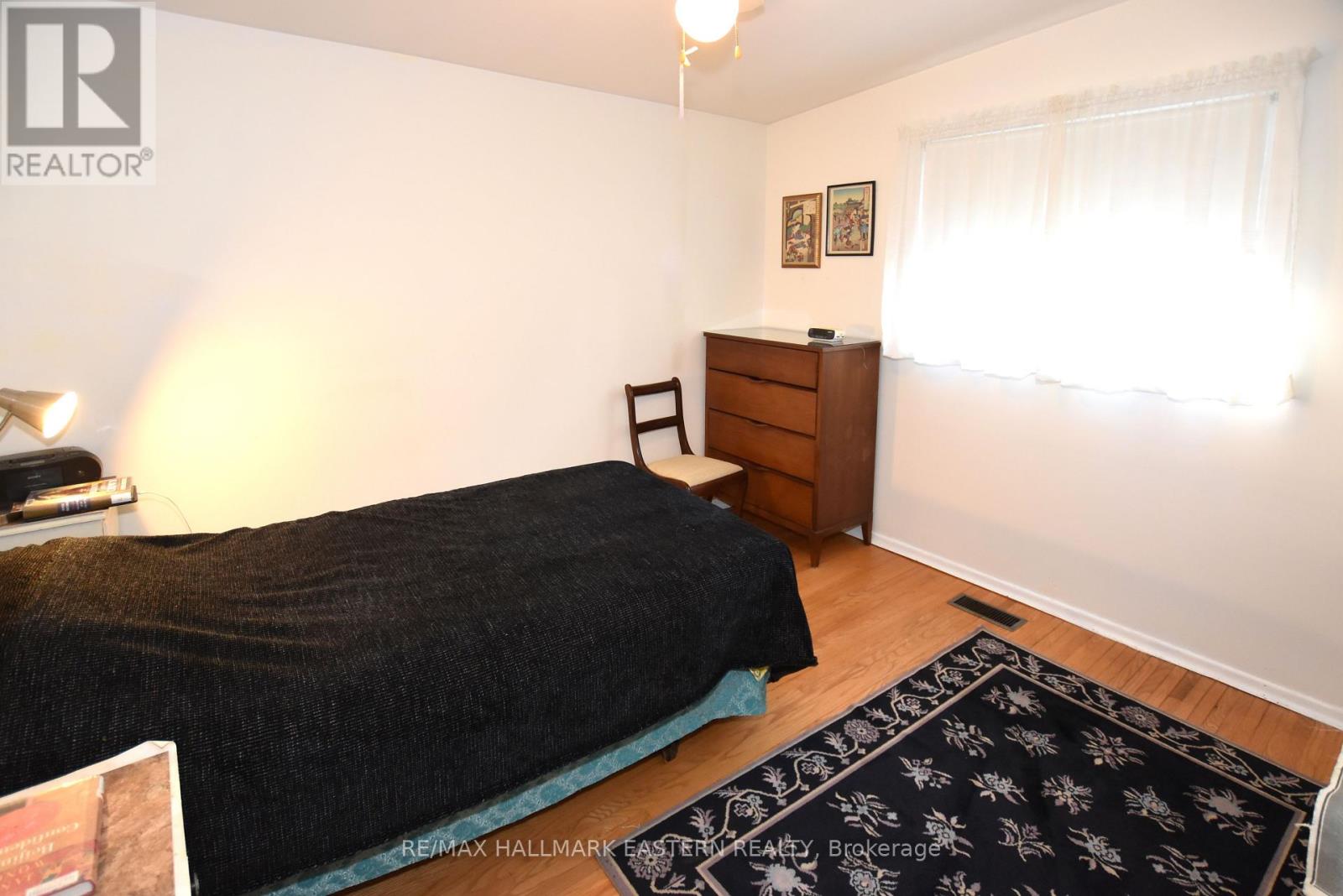 276 Greenlawn Avenue, Peterborough North (South), Ontario  K9H 5K8 - Photo 10 - X12303620