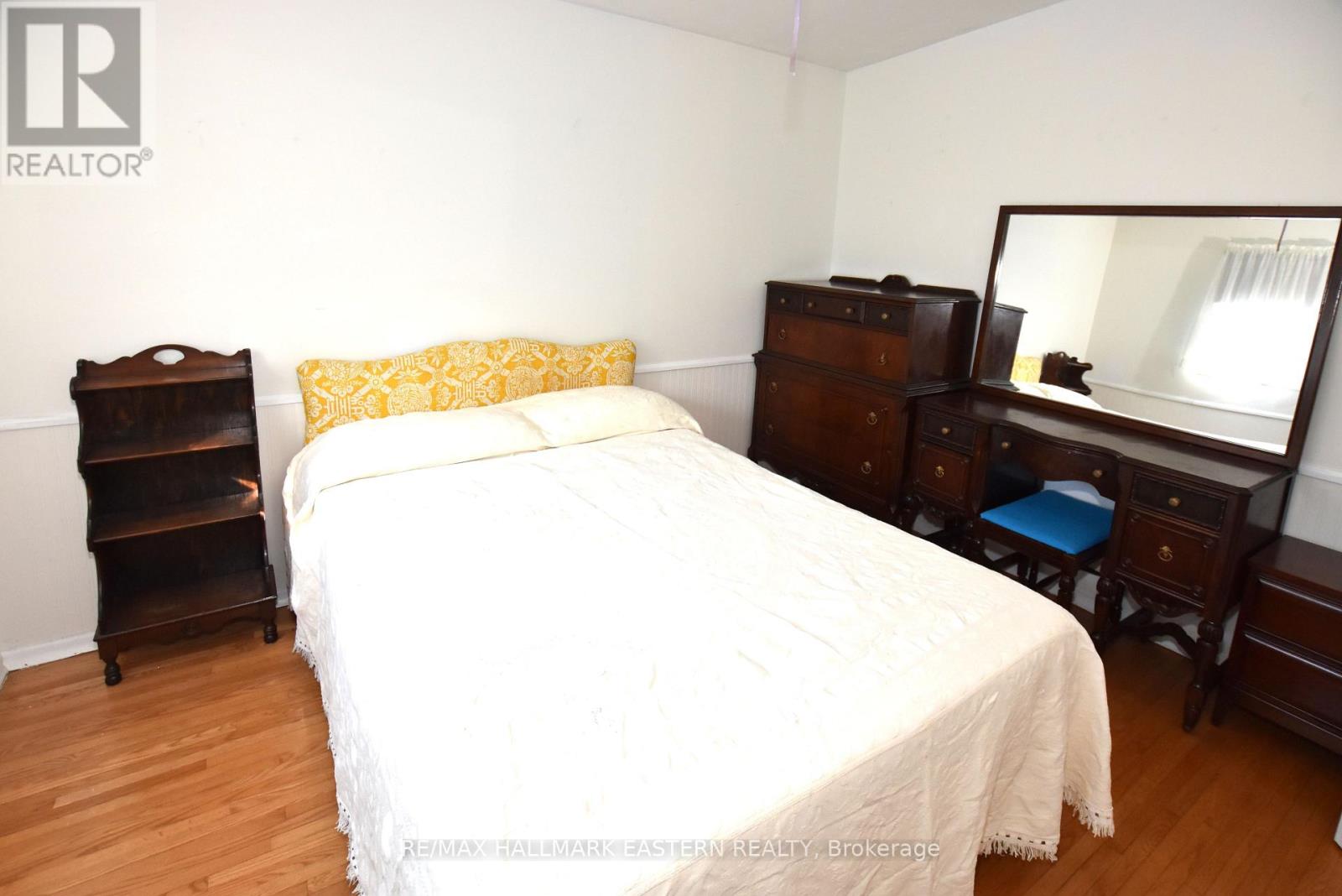 276 Greenlawn Avenue, Peterborough North (South), Ontario  K9H 5K8 - Photo 12 - X12303620
