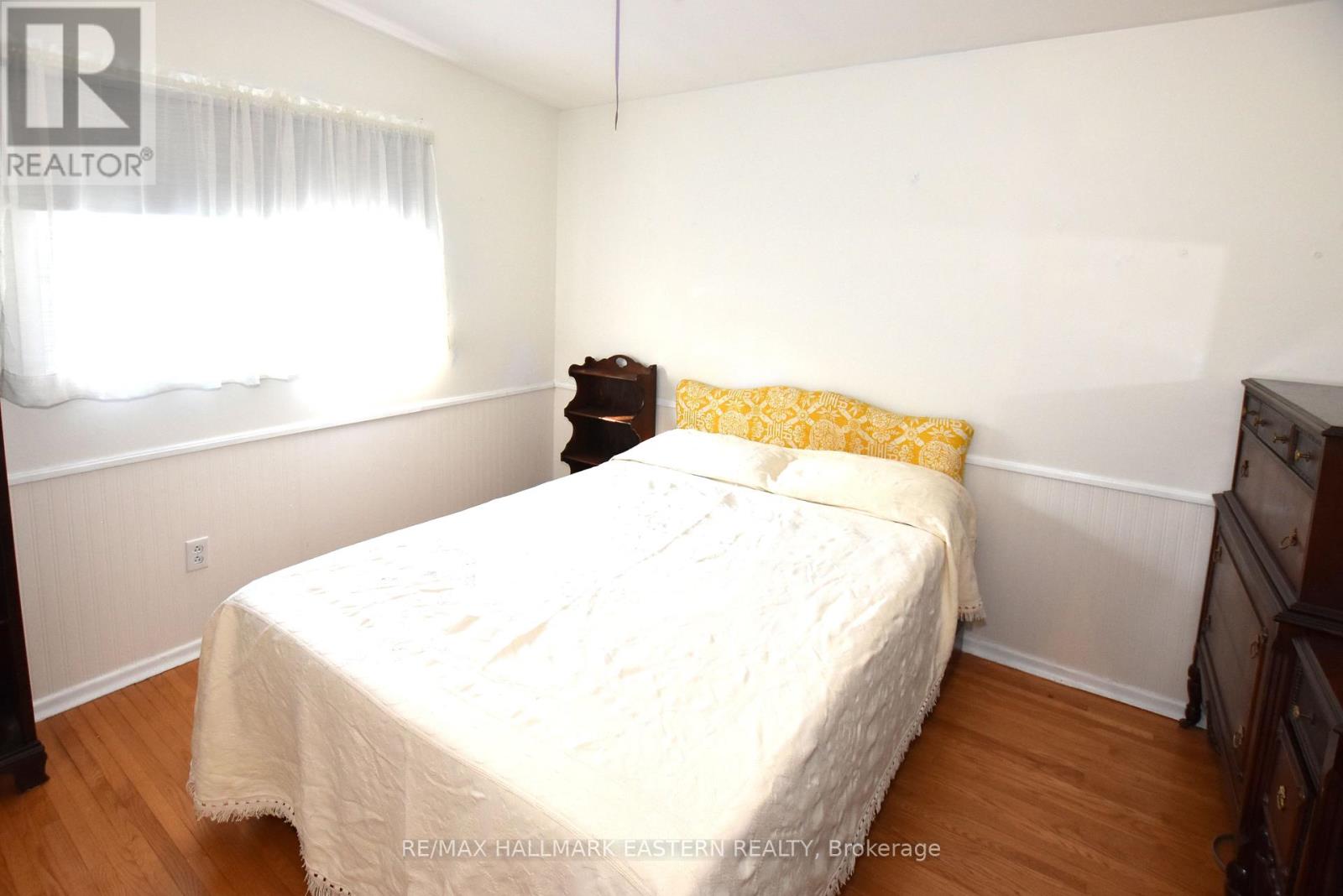 276 Greenlawn Avenue, Peterborough North (South), Ontario  K9H 5K8 - Photo 13 - X12303620
