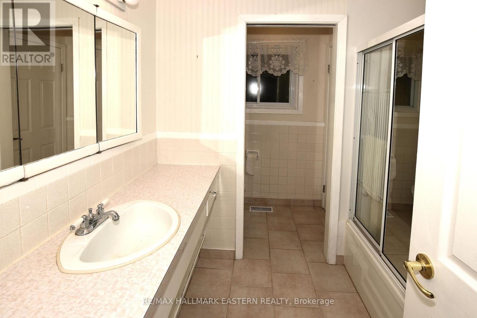 276 Greenlawn Avenue, Peterborough North (South), Ontario  K9H 5K8 - Photo 7 - X12303620