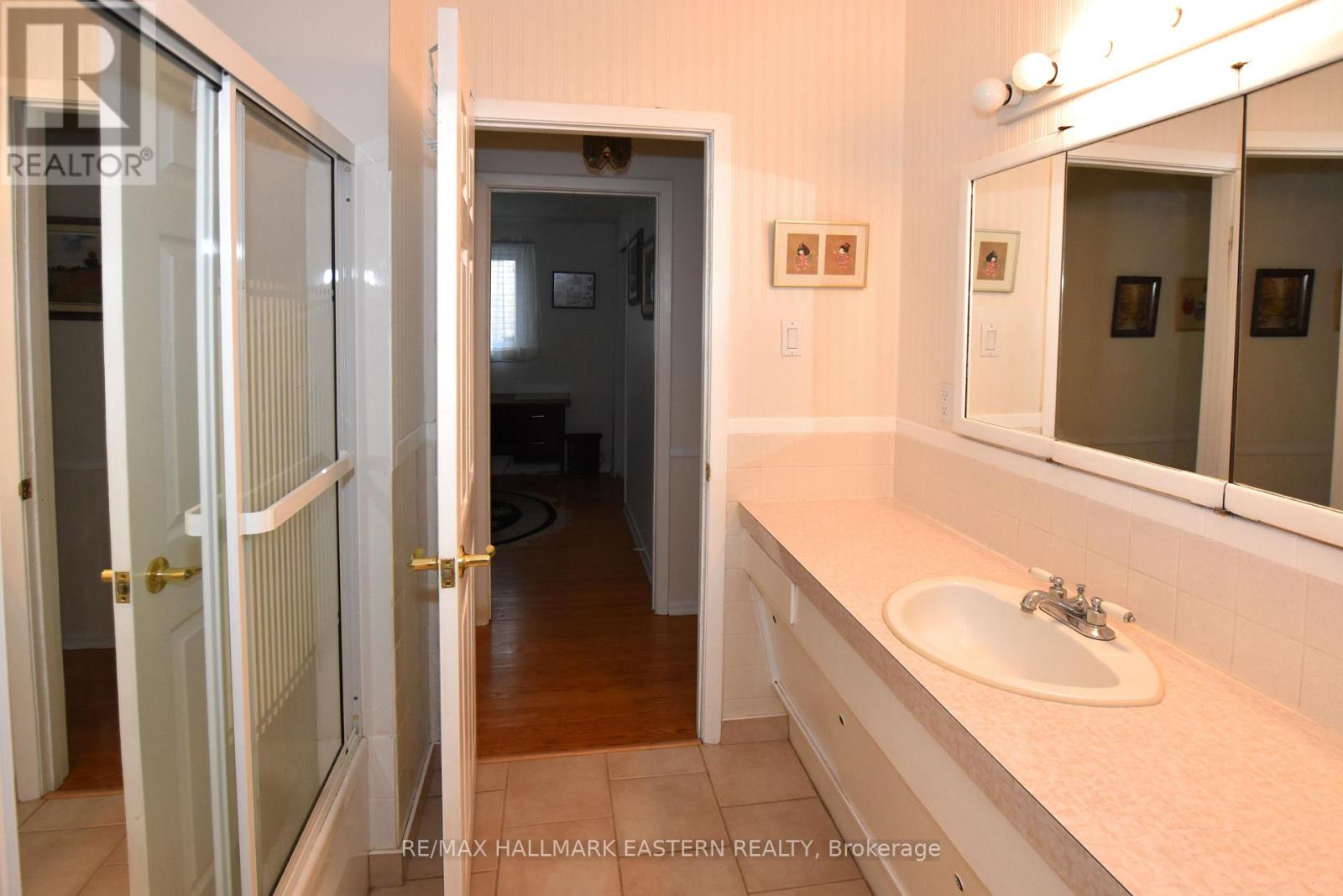276 Greenlawn Avenue, Peterborough North (South), Ontario  K9H 5K8 - Photo 9 - X12303620