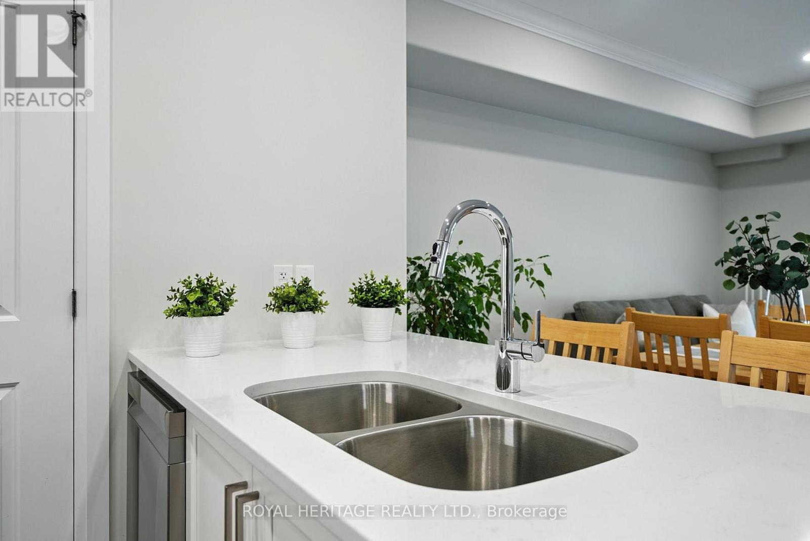 103 - 19 Hampton Lane, Selwyn, Ontario  K0L 2H0 - Photo 4 - X12303953