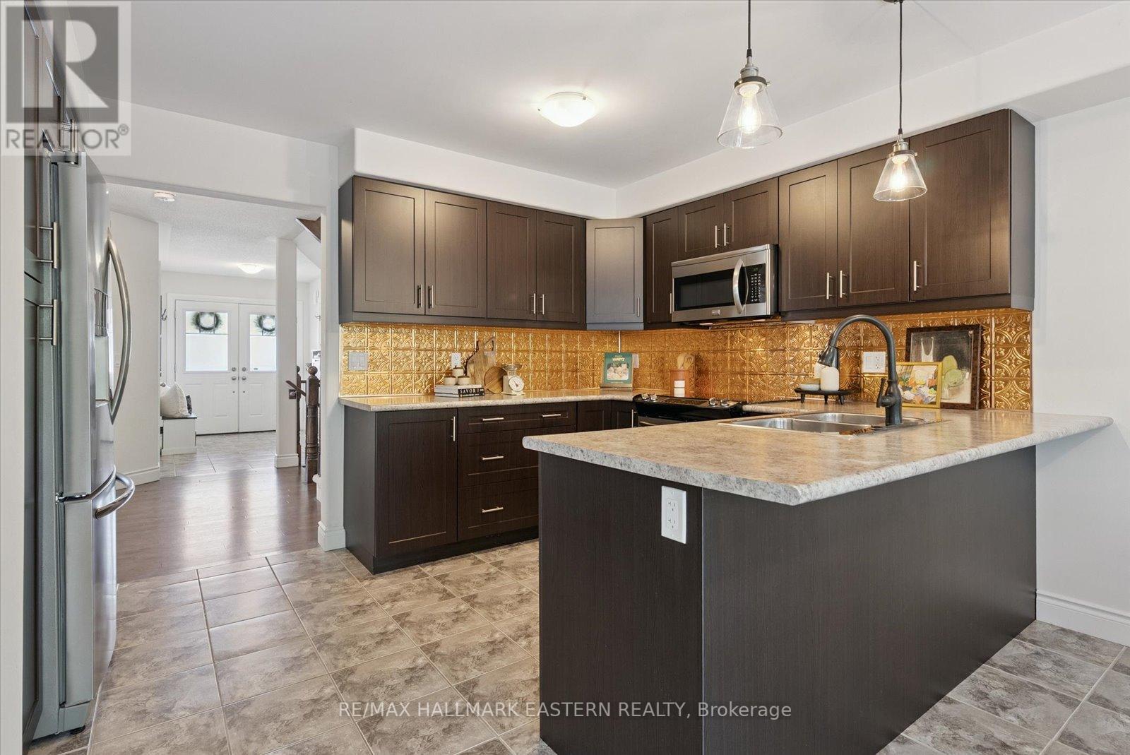 35 Summer Lane, Selwyn, Ontario  K9L 1K1 - Photo 8 - X12304373