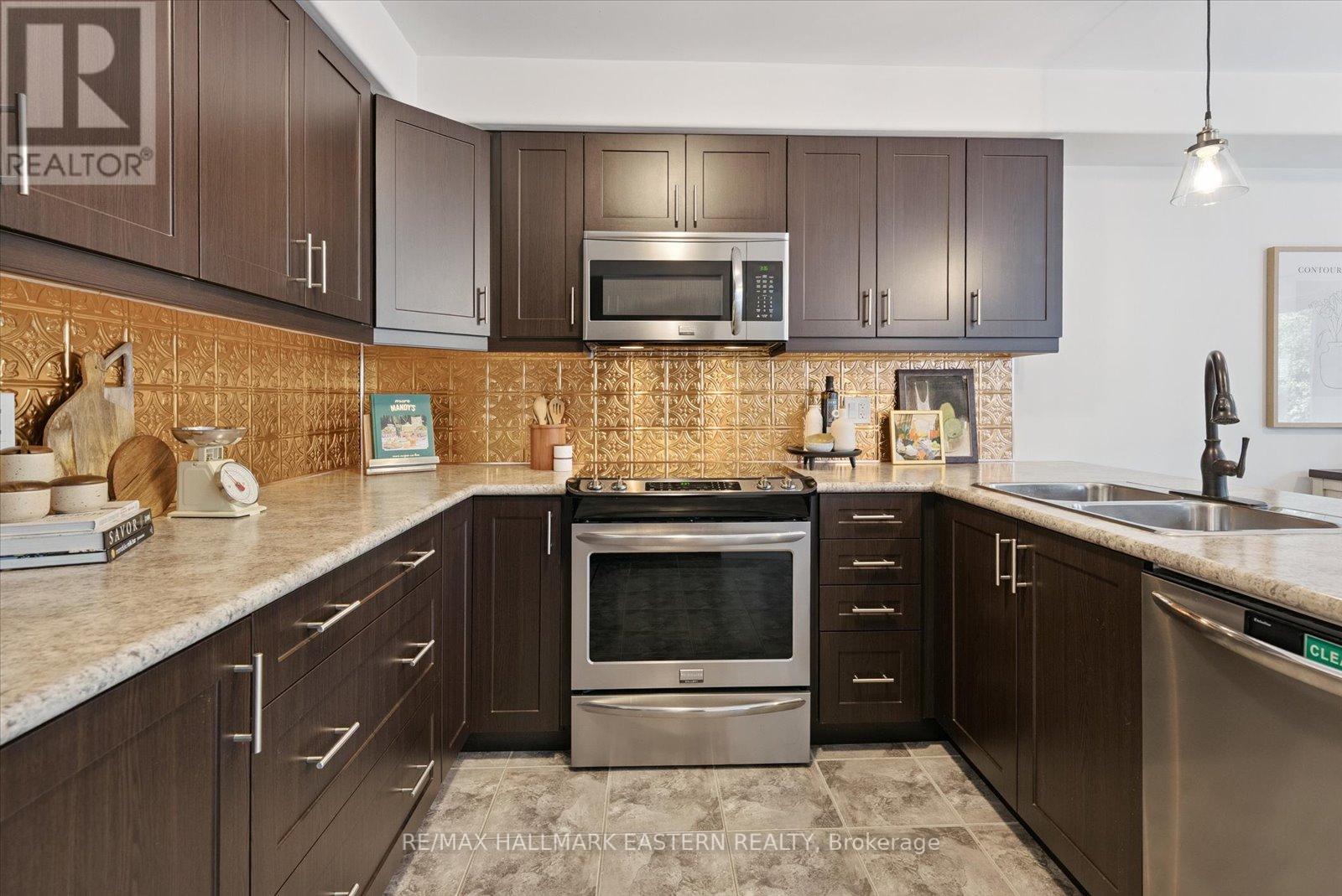 35 Summer Lane, Selwyn, Ontario  K9L 1K1 - Photo 9 - X12304373