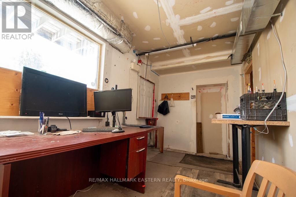 197 Hunter Street W, Peterborough Central (North), Ontario  K9H 2L1 - Photo 16 - X12304462