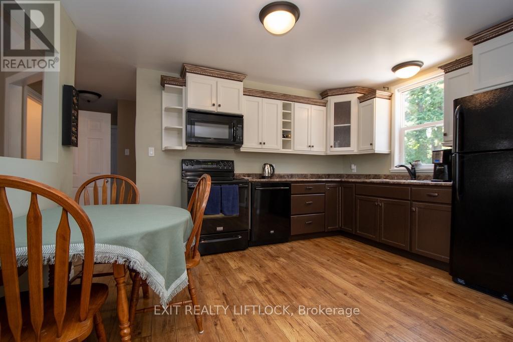26 Victoria Avenue, Peterborough North (South), Ontario  K9H 4V7 - Photo 11 - X12304473