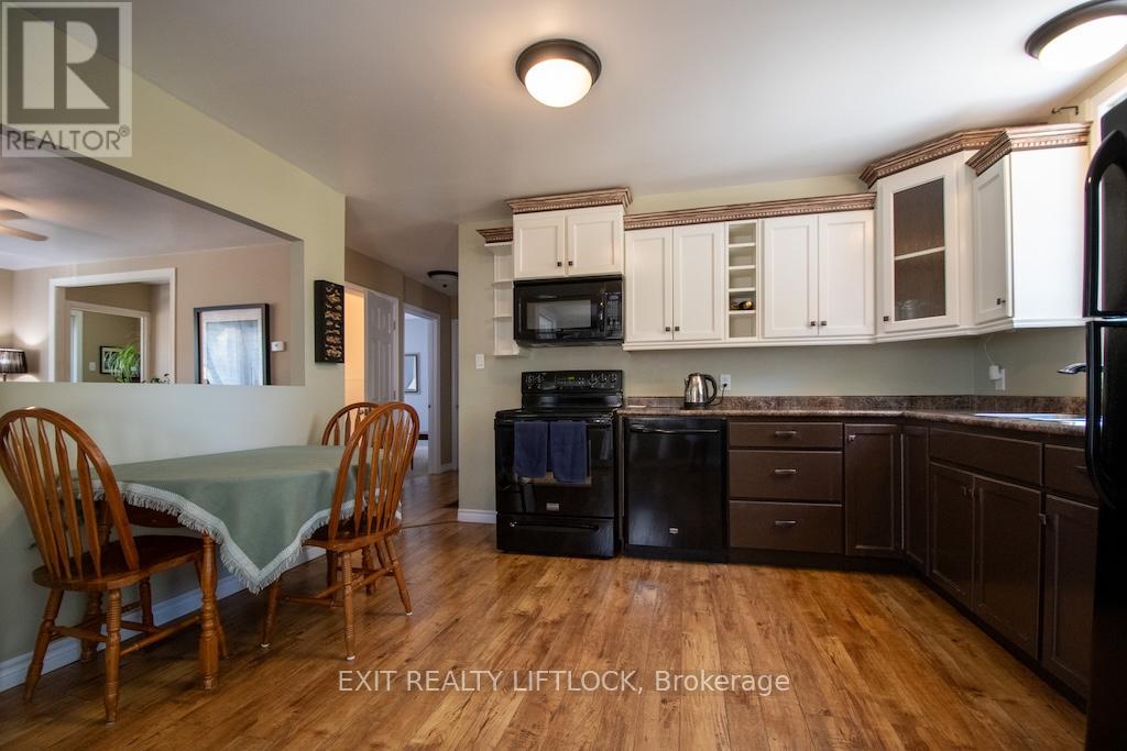 26 Victoria Avenue, Peterborough North (South), Ontario  K9H 4V7 - Photo 13 - X12304473