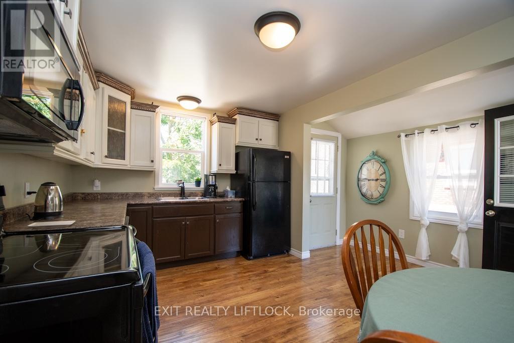 26 Victoria Avenue, Peterborough North (South), Ontario  K9H 4V7 - Photo 14 - X12304473
