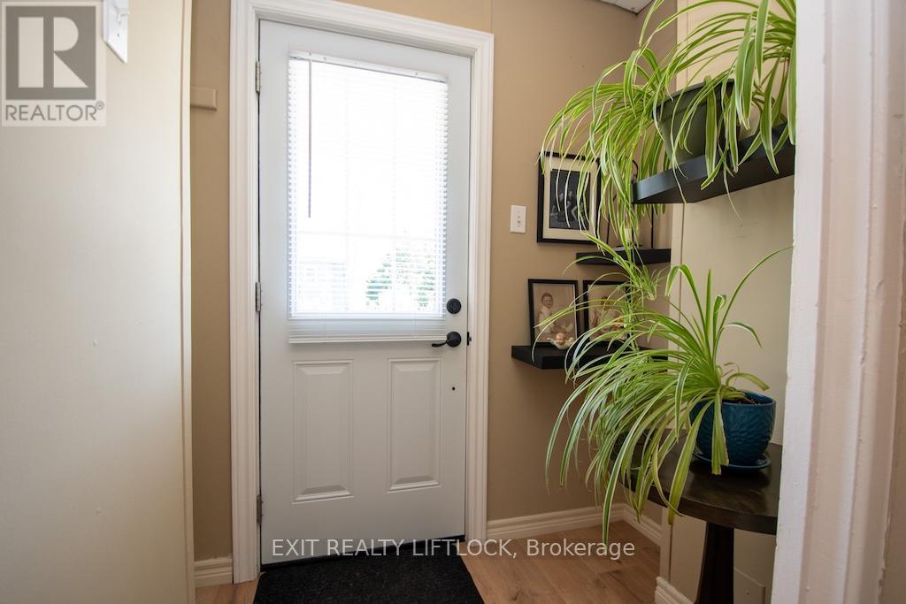 26 Victoria Avenue, Peterborough North (South), Ontario  K9H 4V7 - Photo 3 - X12304473