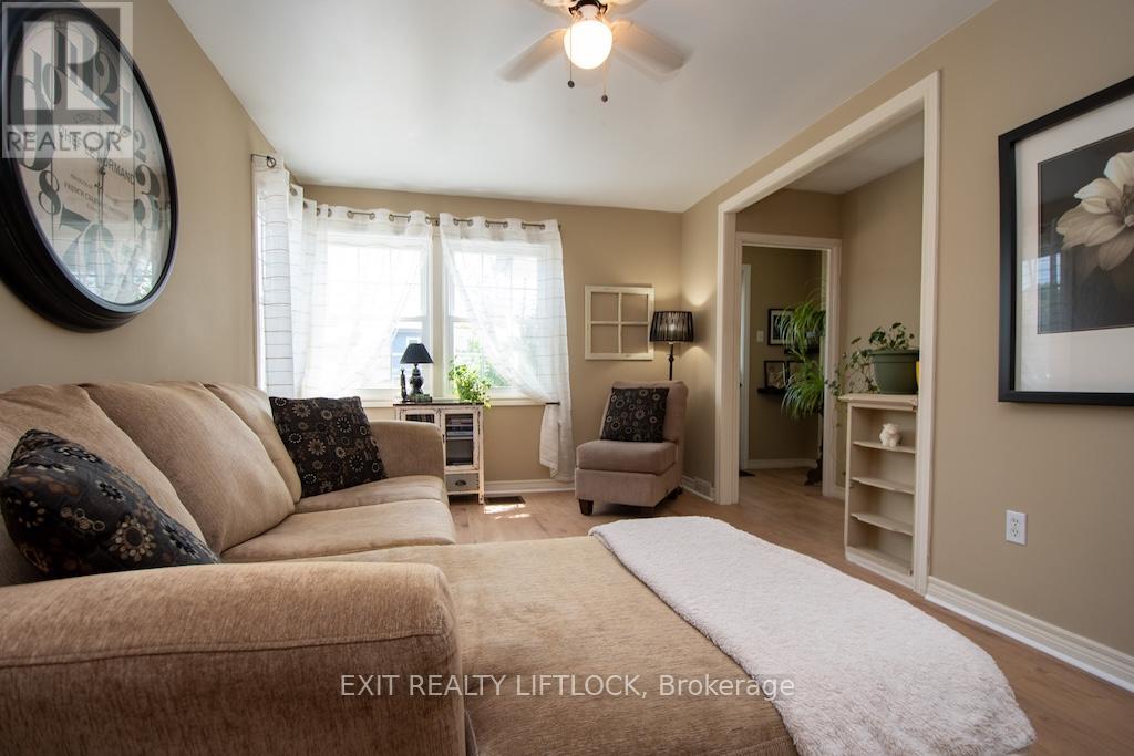 26 Victoria Avenue, Peterborough North (South), Ontario  K9H 4V7 - Photo 4 - X12304473