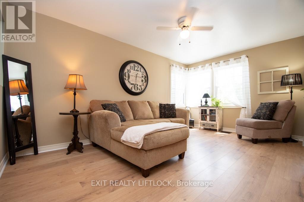 26 Victoria Avenue, Peterborough North (South), Ontario  K9H 4V7 - Photo 6 - X12304473