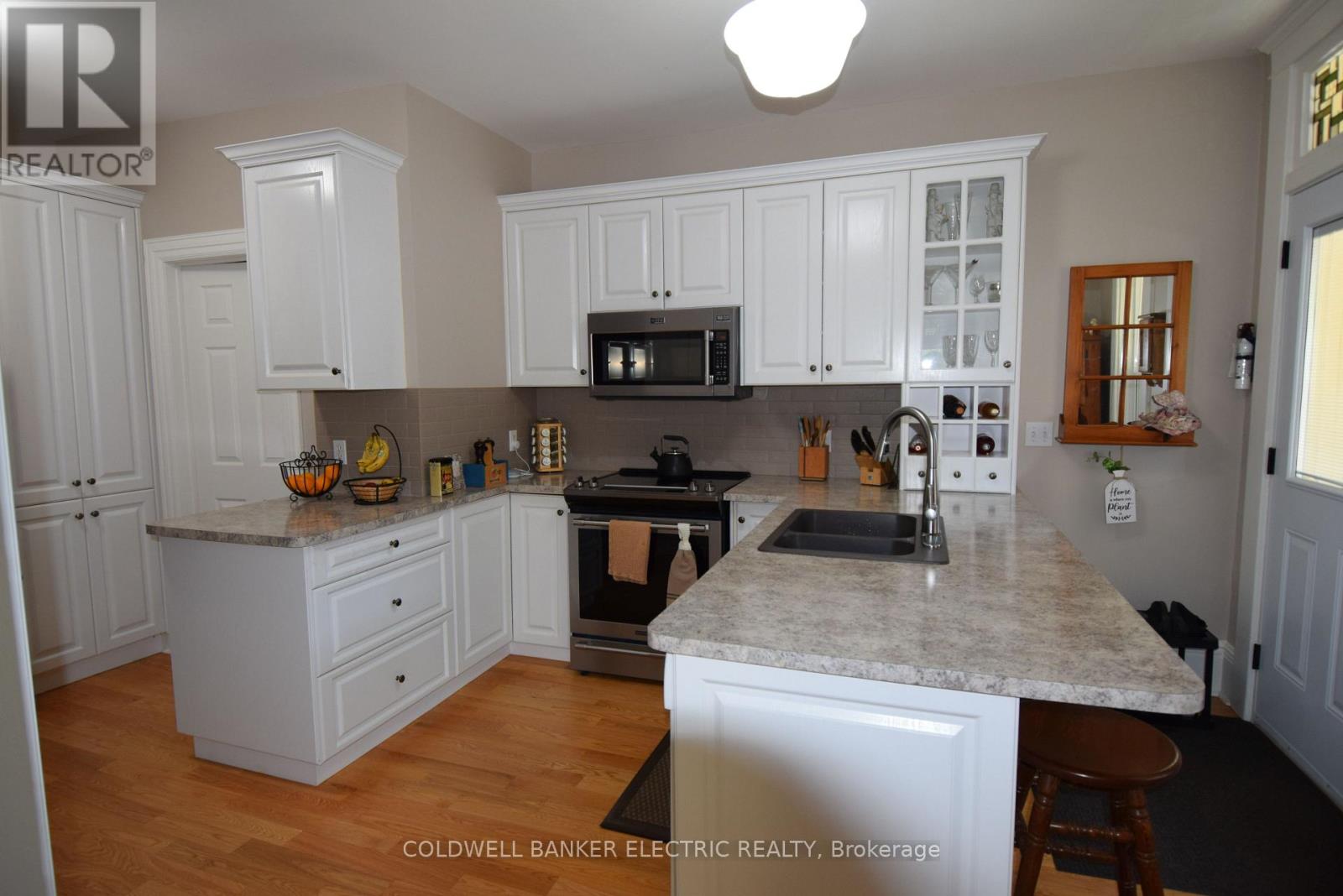 310 Pearl Avenue, Peterborough Central (Old West End), Ontario  K9H 1S7 - Photo 10 - X12304673