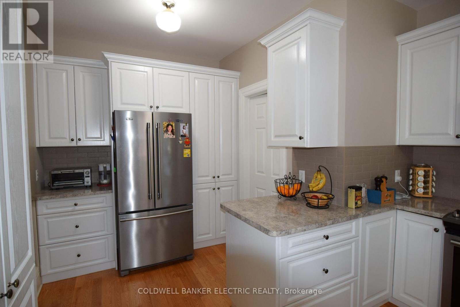 310 Pearl Avenue, Peterborough Central (Old West End), Ontario  K9H 1S7 - Photo 12 - X12304673