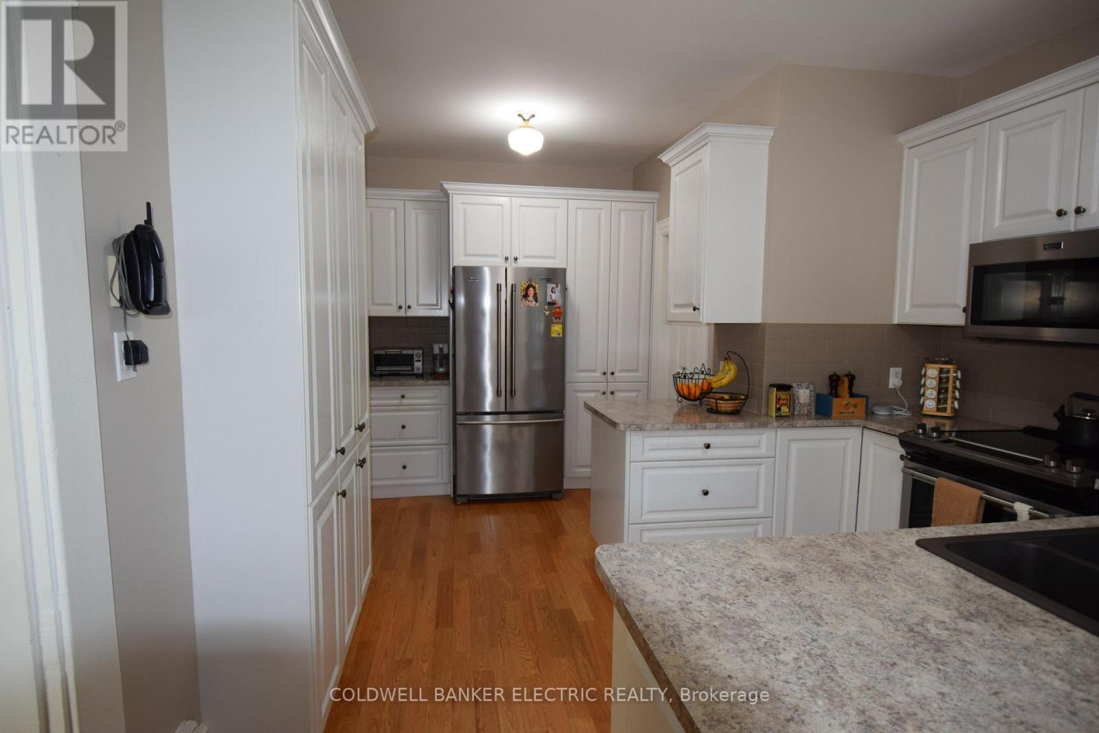 310 Pearl Avenue, Peterborough Central (Old West End), Ontario  K9H 1S7 - Photo 13 - X12304673