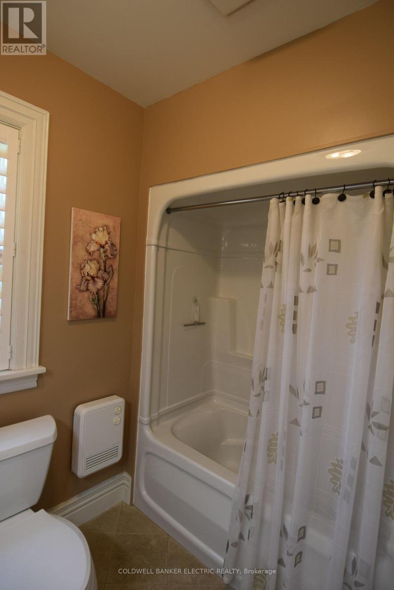 310 Pearl Avenue, Peterborough Central (Old West End), Ontario  K9H 1S7 - Photo 27 - X12304673