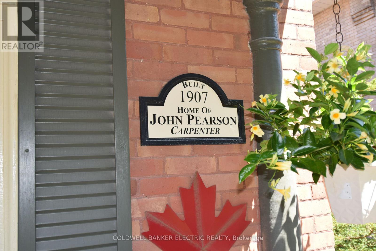 310 Pearl Avenue, Peterborough Central (Old West End), Ontario  K9H 1S7 - Photo 3 - X12304673