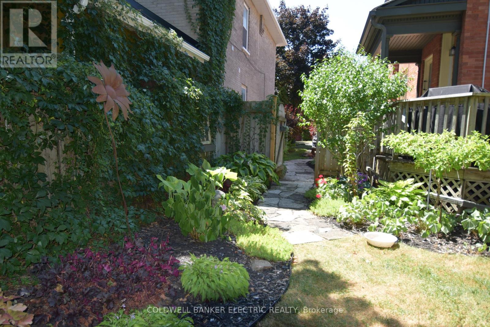 310 Pearl Avenue, Peterborough Central (Old West End), Ontario  K9H 1S7 - Photo 34 - X12304673