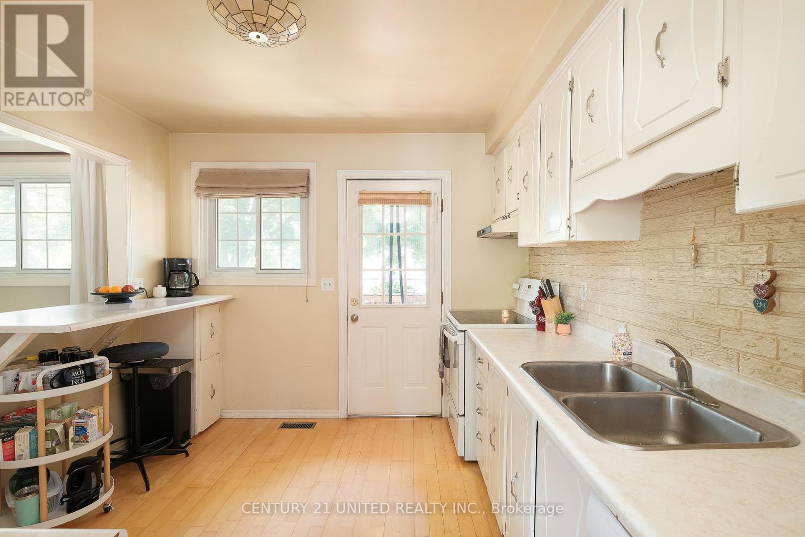 888 Sydenham Road, Peterborough South (East), Ontario  K9J 1K2 - Photo 12 - X12304711