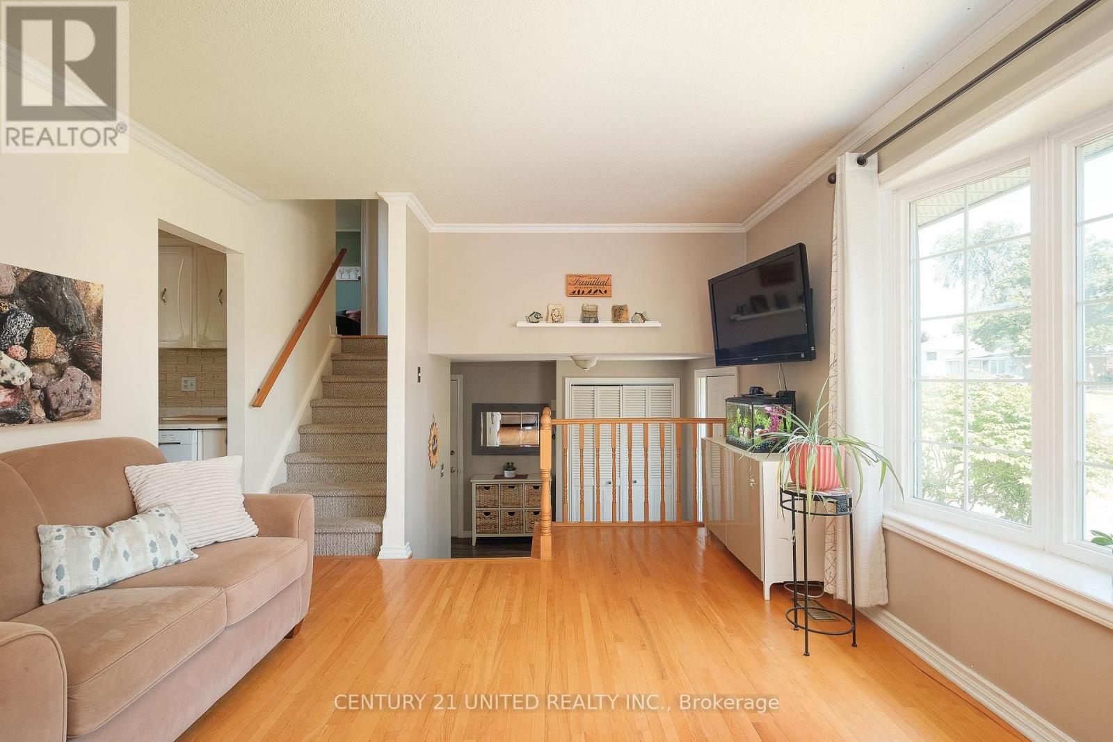 888 Sydenham Road, Peterborough South (East), Ontario  K9J 1K2 - Photo 5 - X12304711